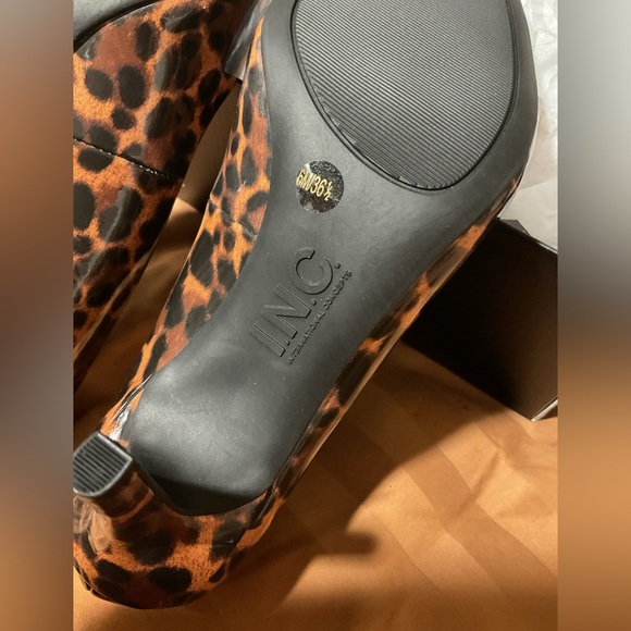 NWT INC Leopard Pumps 🐆 - Picture 9 of 9